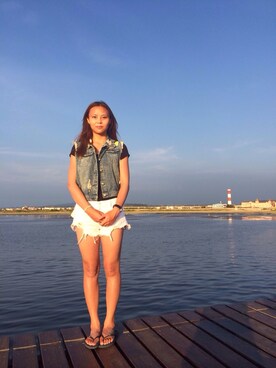 「アイテム（ビーチサンダル）」を使った、Chloeさん（レディース・172cm）の秋コーディネート