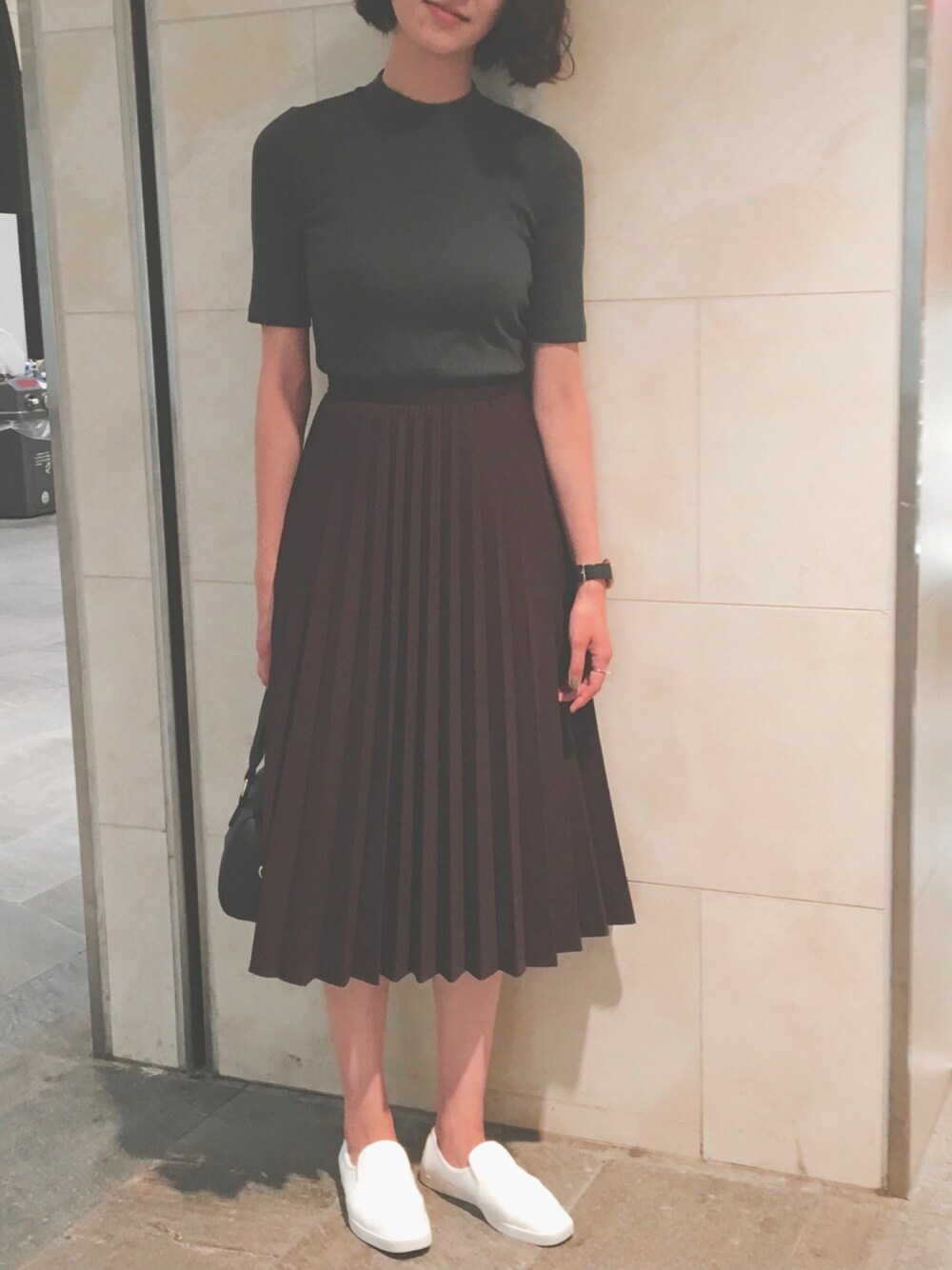 「秋のコーデ、ラクチンコーデ、カジュアル、シンプル、casual、simple、オトナ女子、プリーツスカート、リブハイネックT、UNIQLO」｜「UNIQLOのアイテム（Tシャツ/カットソー、グレー系）」を使った、Ayaさん（レディース・173cm）の秋コーディネートの1枚目の写真