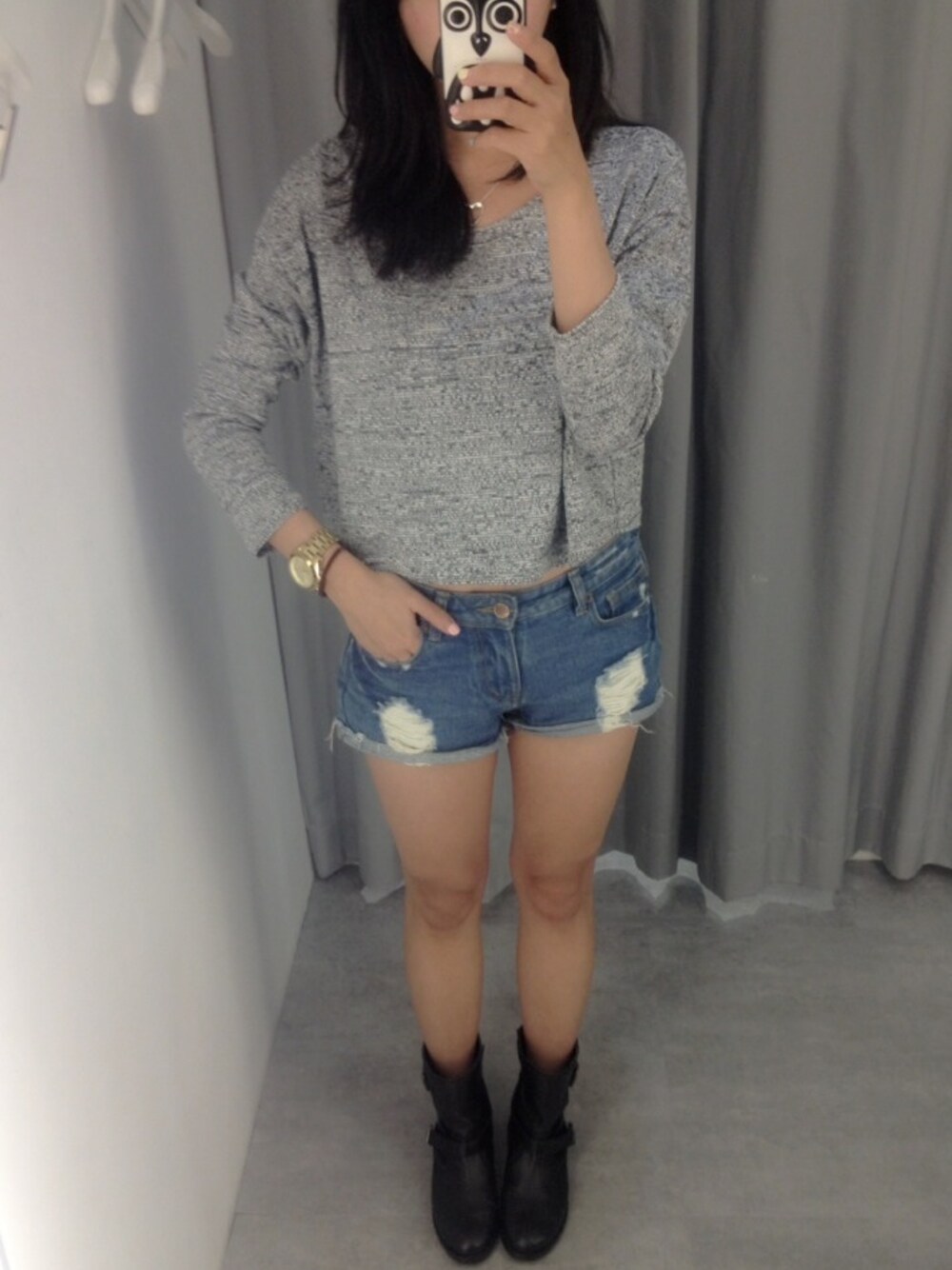 「Lulus、短版上衣」｜「Lulusのアイテム（ニット/セーター、グレー系）」を使った、mini.instaさん（レディース・160cm）の秋コーディネートの1枚目の写真