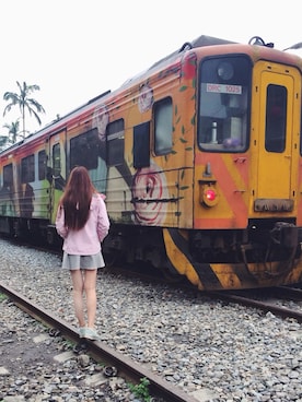 「travel」｜「アイテム（ダウンジャケット/コート）」を使った、ASYさん（レディース・169cm）の春コーディネート