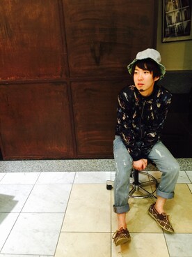 「GAP（ギャップ）のアイテム（デニムパンツ、ブルー系）」を使った、クロメさん（メンズ・165cm）の夏コーディネート