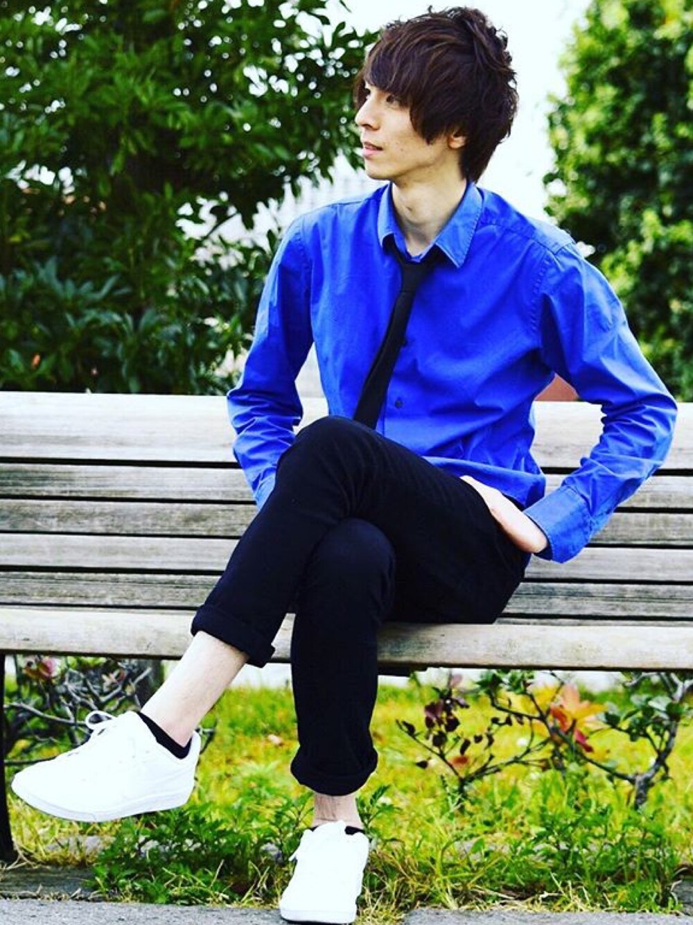 「大人カジュアル、スニーカー、シャツスタイル、スキニー、ZARA、プチプラ、メンズライク、秋のコーデ、デート、シンプル」｜「NIKEのアイテム（スニーカー、ホワイト系）」を使った、小林和樹さん（メンズ・184cm）の秋コーディネートの1枚目の写真