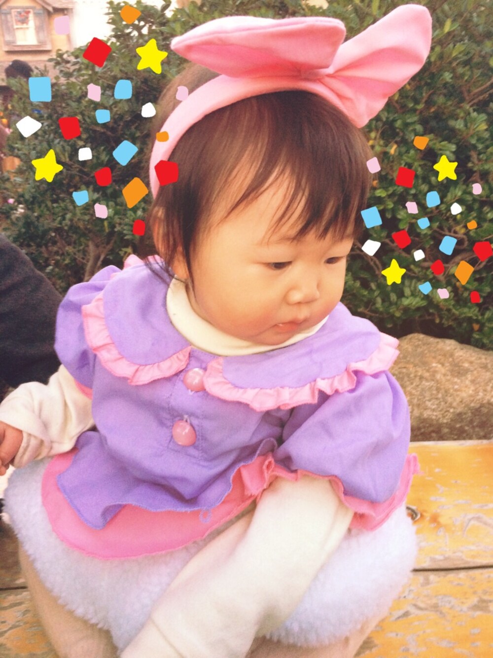 「赤ちゃん、baby、ディズニー、デイジー、コスプレ、モコモコパンツ」｜「無印良品のアイテム（Tシャツ/カットソー、ホワイト系）」を使った、makoさん（キッズ・70cm）の秋コーディネートの1枚目の写真