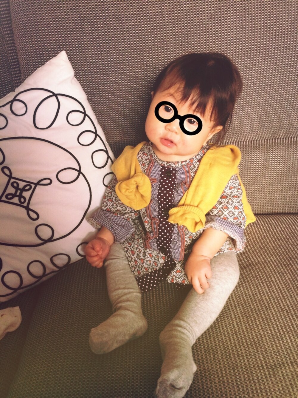 「赤ちゃん、baby、刺繍ワンピース、からし色、タイツ」｜「zuppa di zuccaのアイテム（ワンピース、パープル系）」を使った、makoさん（キッズ・70cm）の秋コーディネートの1枚目の写真