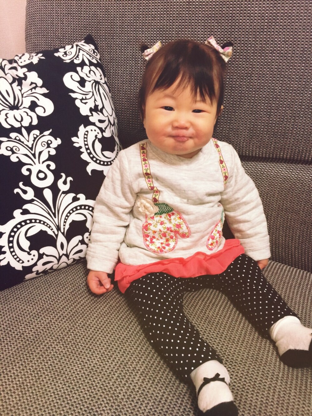 「赤ちゃん、baby、キルティング、手袋、ドット、ふたつむすび」｜「？？？のアイテム（スウェット、グレー系）」を使った、makoさん（キッズ・70cm）の冬コーディネートの1枚目の写真