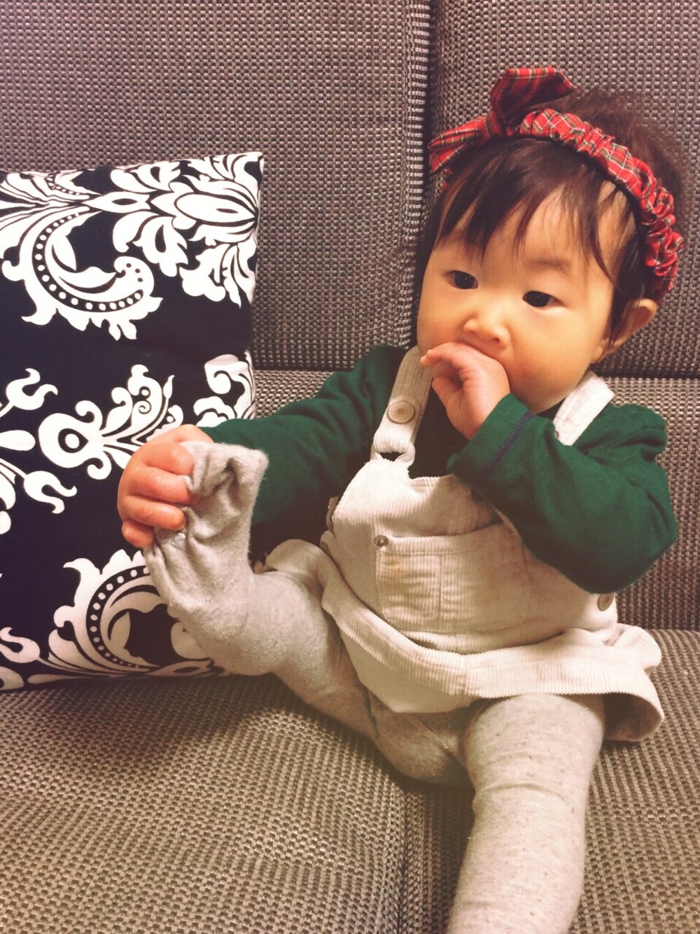 「赤ちゃん、baby、クリスマス2014(レッド×グリーン)、タートルネック、緑×赤、サロペット、グレーのタイツ」｜「zuppa di zuccaのアイテム（Tシャツ/カットソー、グリーン系）」を使った、makoさん（キッズ・70cm）の冬コーディネートの1枚目の写真