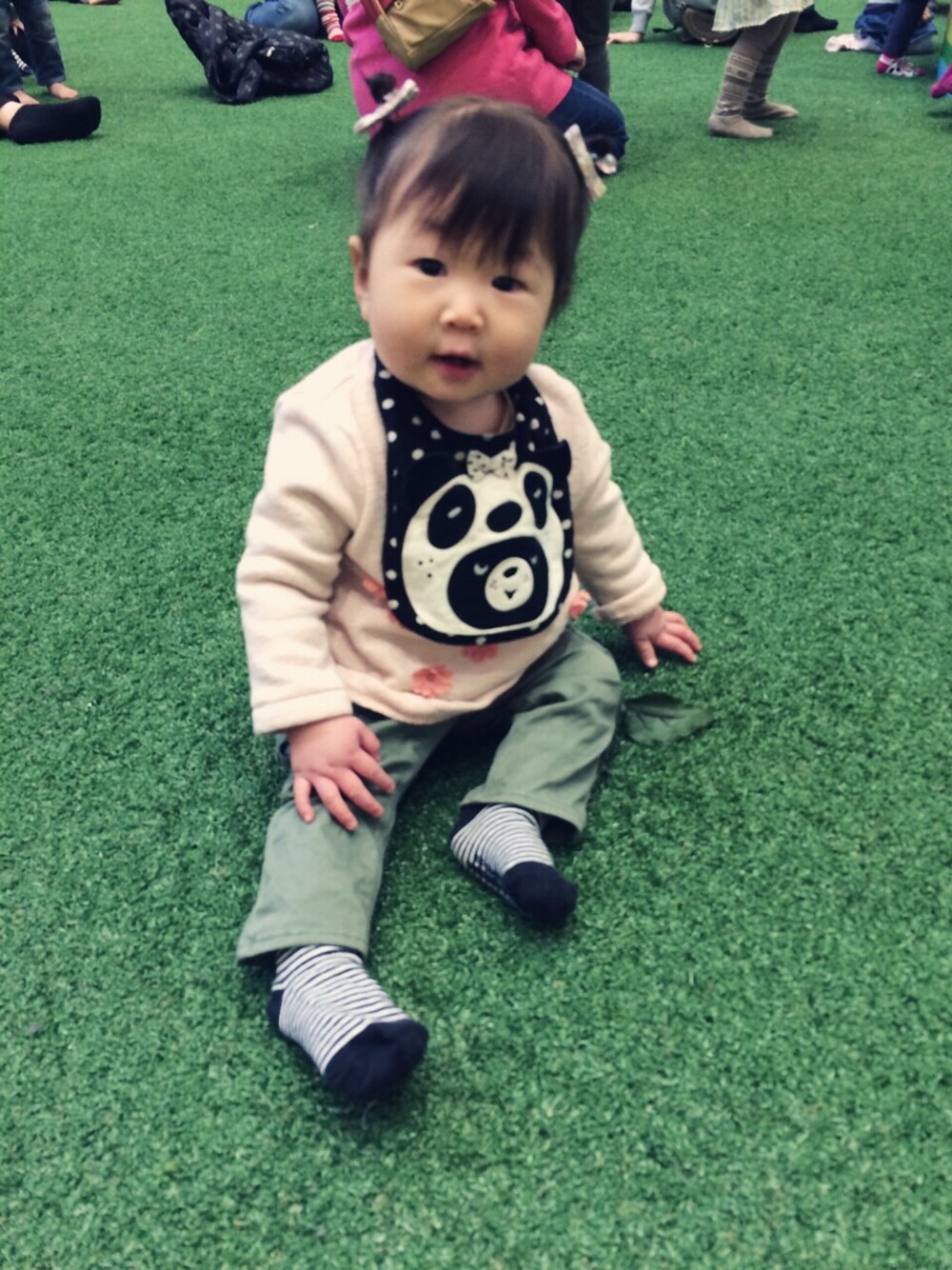 「赤ちゃん、baby、ドット×ボーダー、はな、スタイ、動物モチーフ、ツインテール」｜「ZARA KIDSのアイテム（スウェット、ピンク系）」を使った、makoさん（キッズ・70cm）の冬コーディネートの1枚目の写真