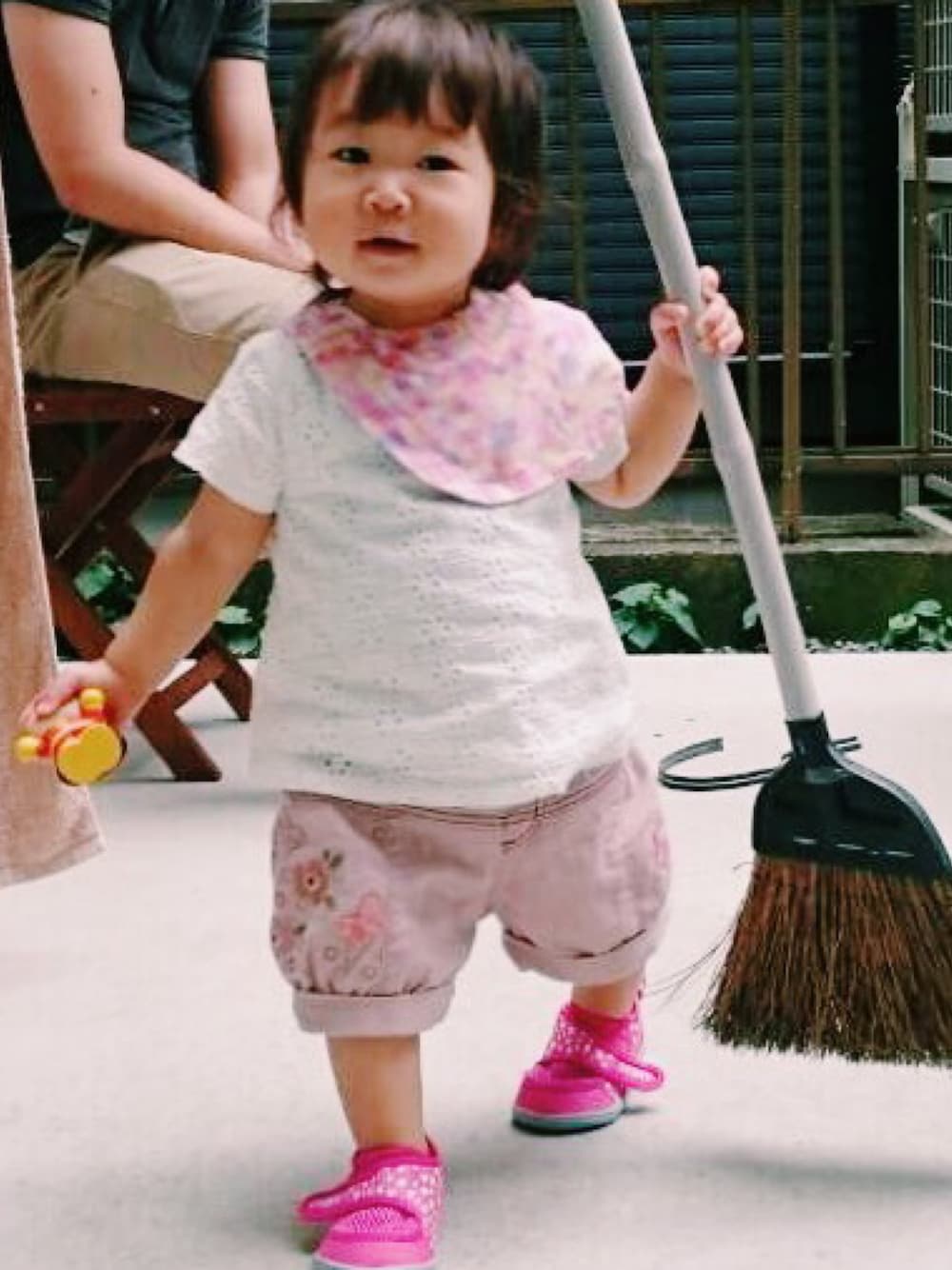 「赤ちゃん、baby、白ブラウス、ショートパンツ」｜「babyGAPのアイテム（シャツ/ブラウス、ホワイト系）」を使った、makoさん（キッズ・70cm）の夏コーディネートの1枚目の写真