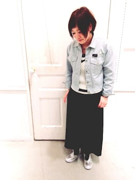 「サックスブルー」｜「アイテム（デニムジャケット）」を使った、ふじ子さん（レディース・165cm）の冬コーディネート