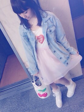 「NICE CLAUP（ナイスクラップ）のアイテム（アクセサリー）」を使った、松下唯さん（レディース・150cm）の春コーディネート