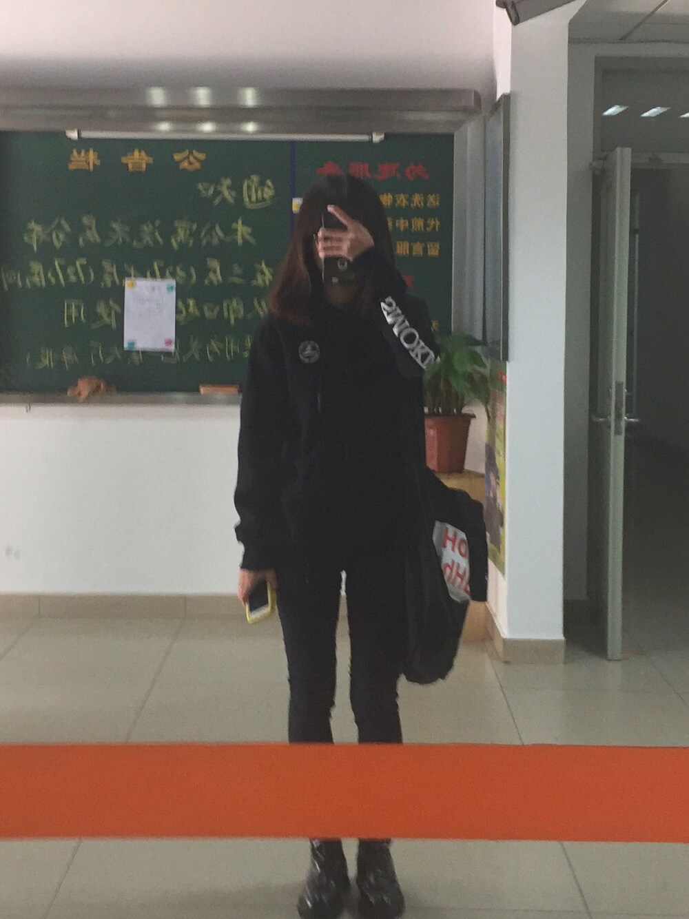 「no brandのアイテム（その他トップス、ブラック系）」を使った、桐乡美玲さん（レディース・168cm）の秋コーディネートの1枚目の写真