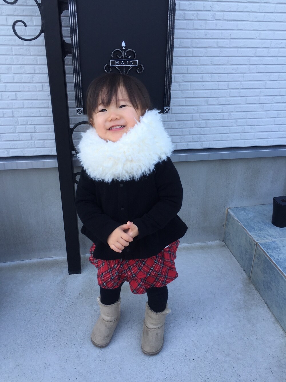 「クリスマスコーデ、チェックスカート、kids、キッズコーデ、1歳11ヶ月、おんなのこ」｜「組曲 KIDSのアイテム（トップス、ブラック系）」を使った、りーぬ@おすし。さん（キッズ・80cm）の冬コーディネートの1枚目の写真