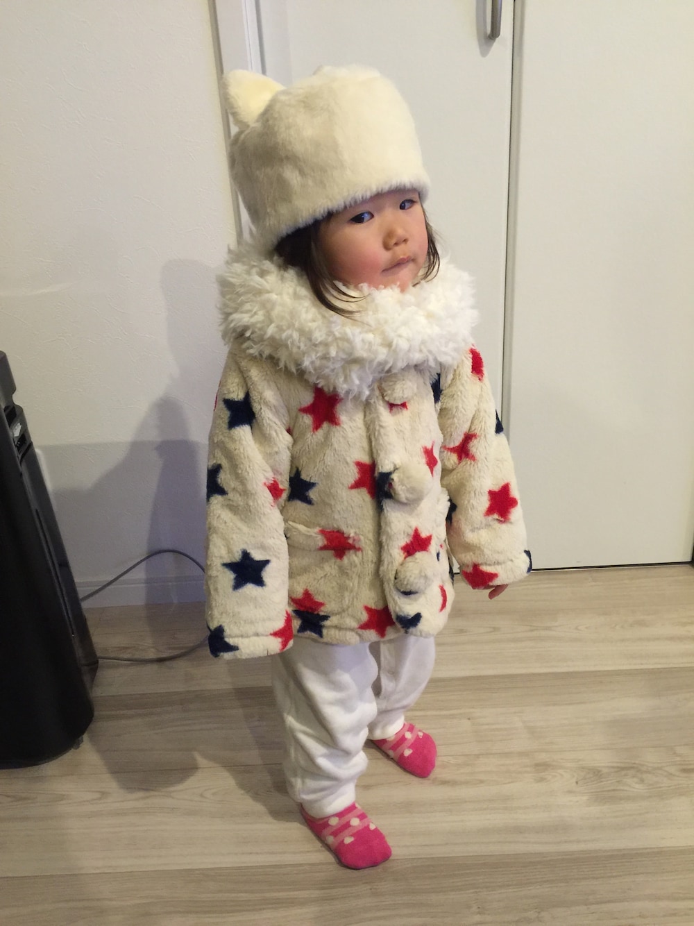 「初詣、ファー帽子、猫耳、スヌード、ファーコート、ロンパース、ダサかわいい、kids、1歳11ヶ月」｜「apres les coursのanimal ファーHAT（ハット、ホワイト系）」を使った、りーぬ@おすし。さん（キッズ・80cm）の冬コーディネートの1枚目の写真