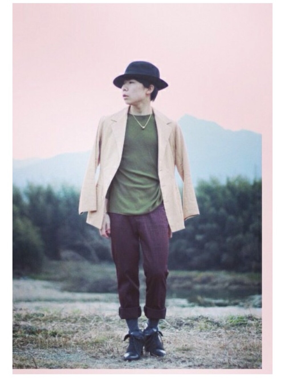 「低身長、海外セレブ風、ロングブリムハット、チェックパンツ、yohjiyamamoto、Dior、sonia rykiel、ベージュコーデ」｜「Y'sのアイテム（テーラードジャケット、ベージュ系）」を使った、大木大輔さん（メンズ・260cm）の冬コーディネートの1枚目の写真