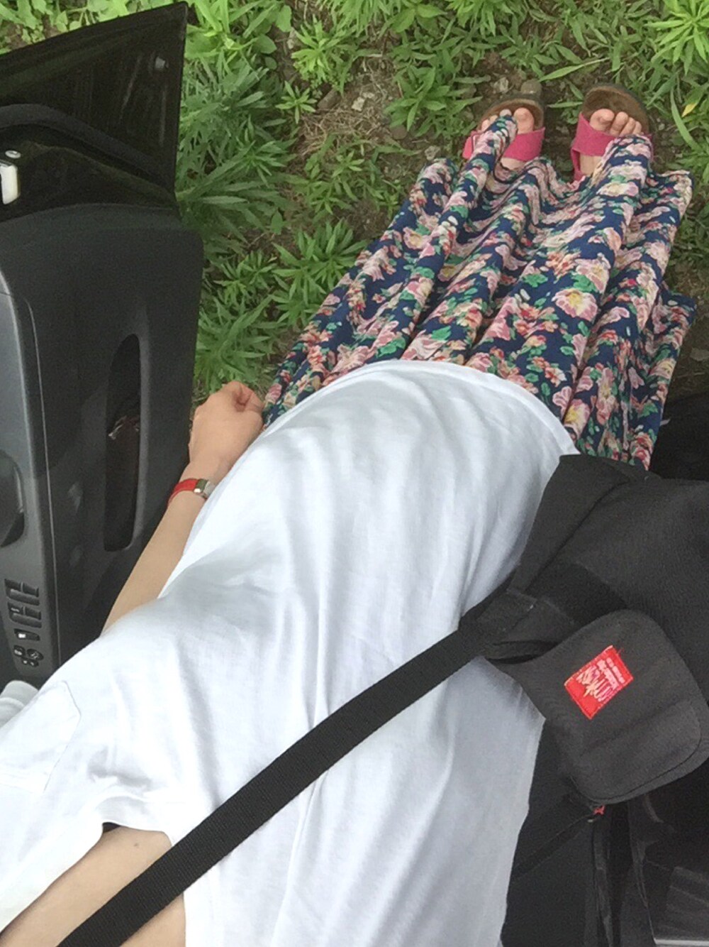 「マタニティコーデ、モーニング、ゆるコーデ」｜「BIRKENSTOCKのARIZONA/アリゾナ ヌバックレザー ※ソフトフットベッド (WOMENS)（サンダル、ピンク系）」を使った、cosmoさん（レディース・164cm）の夏コーディネートの1枚目の写真