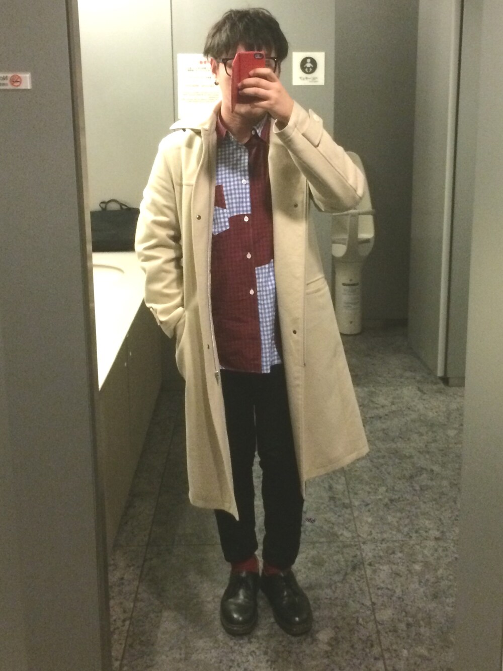 「COMME des GARCONSのアイテム（シャツ/ブラウス、レッド系）」を使った、たくさん（メンズ・177cm）の冬コーディネートの1枚目の写真