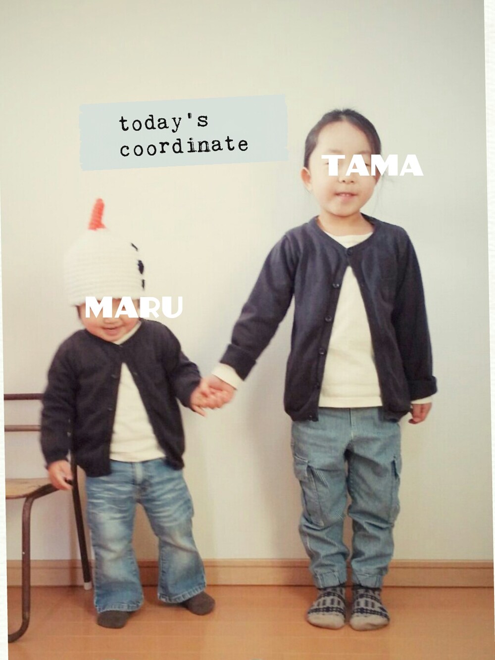 「ハンドメイド、handmade、お揃い、おそろいコーデ、腰パン、短足効果、姉妹コーデ、オラフ、アナと雪の女王、デニム」｜「Handmadeのオラフ帽【完成品】（ニットキャップ/ビーニー、ホワイト系）」を使った、さなえっちびさん（キッズ・100cm）の冬コーディネートの1枚目の写真