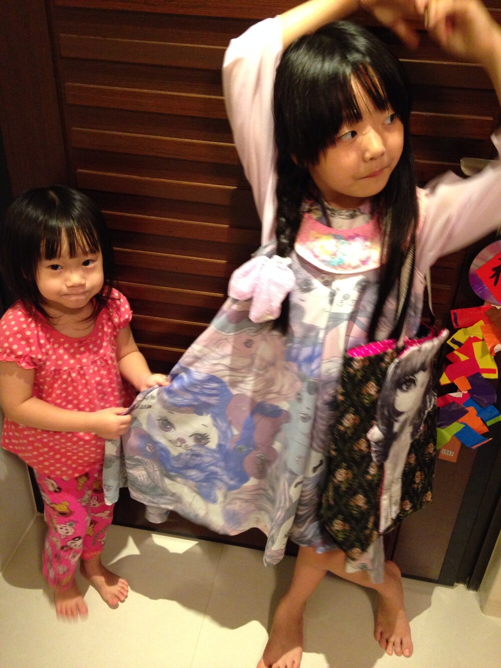 「AHCAHCUM.muchachaのデシン　巻き毛ネコpt　タックOP（ワンピース、パープル系）」を使った、Rさん（キッズ・125cm）の秋コーディネートの1枚目の写真