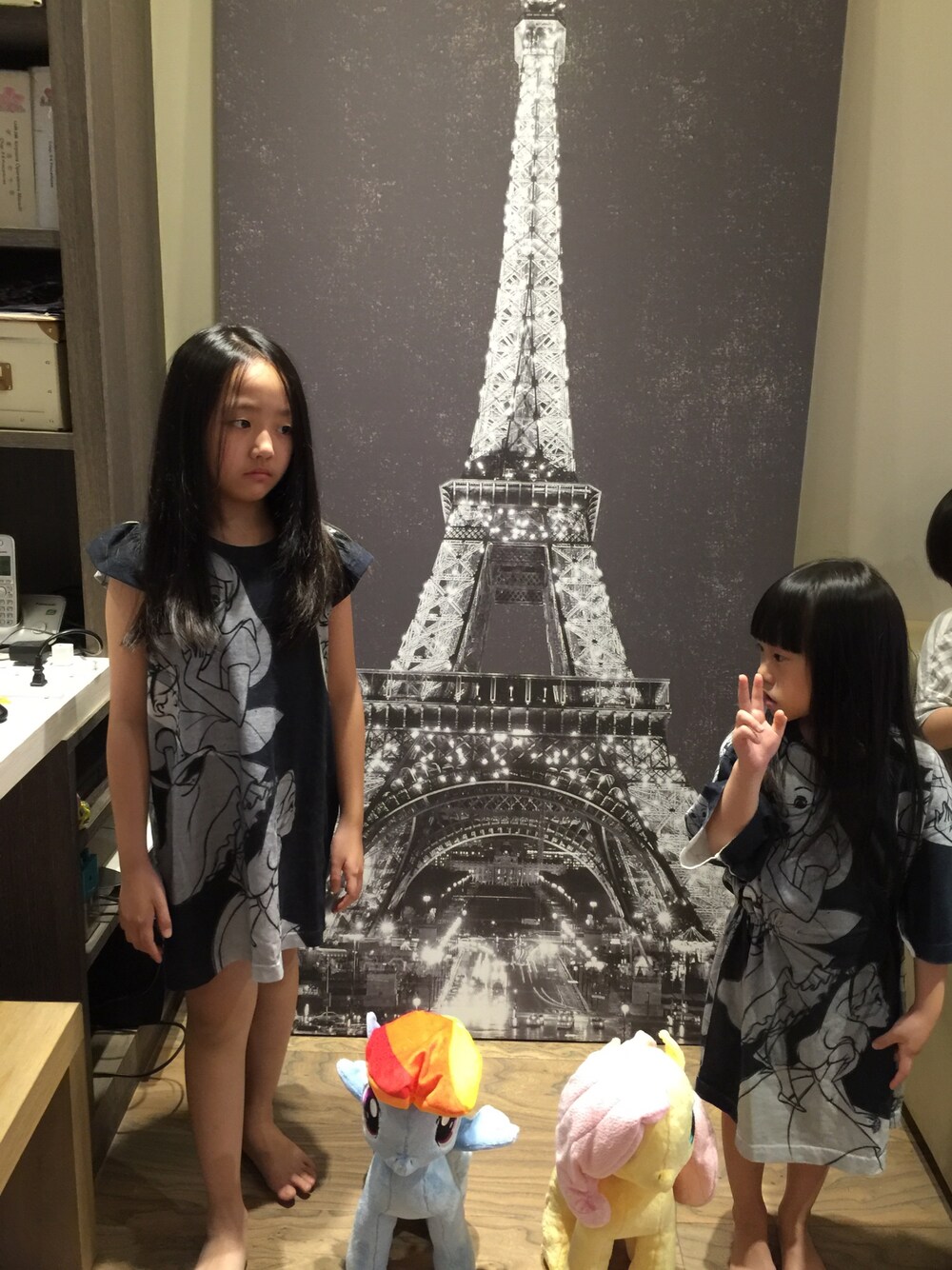 「AHCAHCUM.muchachaのアイテム（Tシャツ/カットソー、ブラック系）」を使った、Rさん（キッズ・140cm）の春コーディネートの1枚目の写真
