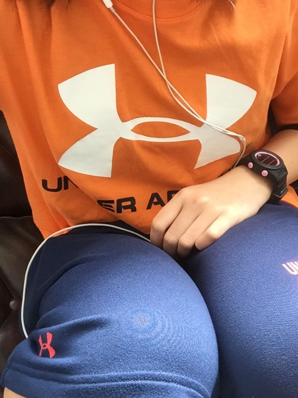 「体育大生、実技コーデ、under armour」｜「UNDER ARMOURのアイテム（Tシャツ/カットソー、オレンジ系）」を使った、なむ。さん（レディース・151cm）の冬コーディネートの1枚目の写真