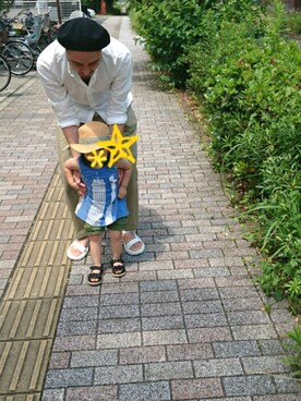「abcd（ナシ）のアイテム（サンダル、ブラック系）」を使った、Mi-manさん（キッズ・90cm）の春コーディネート