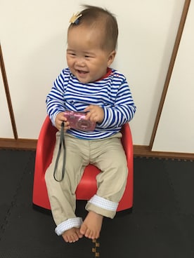「babygap」｜「アイテム（チノパンツ）」を使った、ちゃあまめさん（キッズ・70cm）の春コーディネート