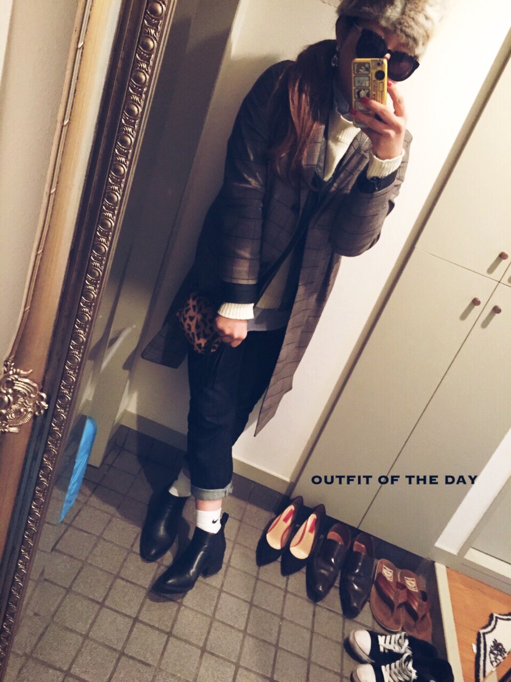 「ootd、WOMEN、ママコーデ、ファー帽子、チェック、ライダース、重ね着、サイドゴアブーツ、レオパード、MEER.」｜「H&Mのアイテム（シャツ/ブラウス、ブルー系）」を使った、ERIKAさん（レディース・164cm）の冬コーディネートの1枚目の写真