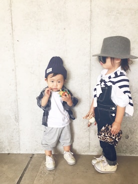 「ツバ広ハット」｜「アイテム（オールインワン・サロペット）」を使った、ERIKAさん（キッズ・90cm）の秋コーディネート