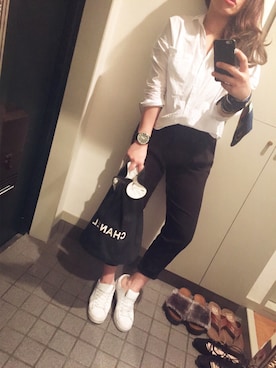 「白いスニーカー」｜「アイテム（腕時計）」を使った、ERIKAさん（レディース・164cm）の秋コーディネート