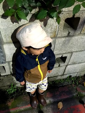 「BEAMS（ビームス）のアイテム（シューズ）」を使った、林小茹さん（キッズ・90cm）の春コーディネート