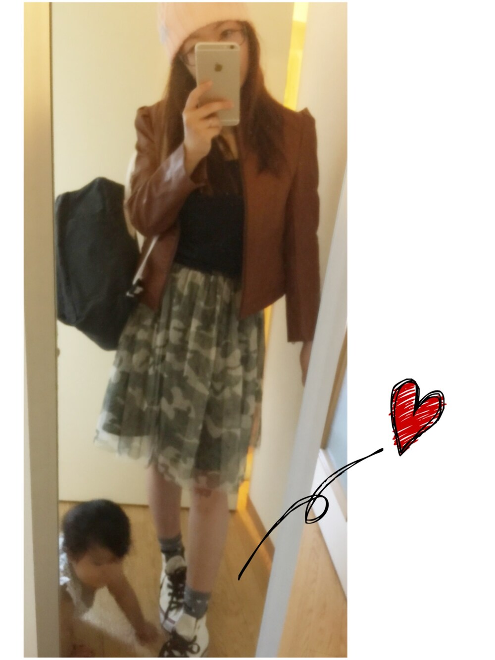「カモフラ、チュールスカート、ニット帽」｜「dazzlinのアイテム（ブルゾン、ブラウン系）」を使った、Mihoさん（レディース・156cm）の秋コーディネートの1枚目の写真