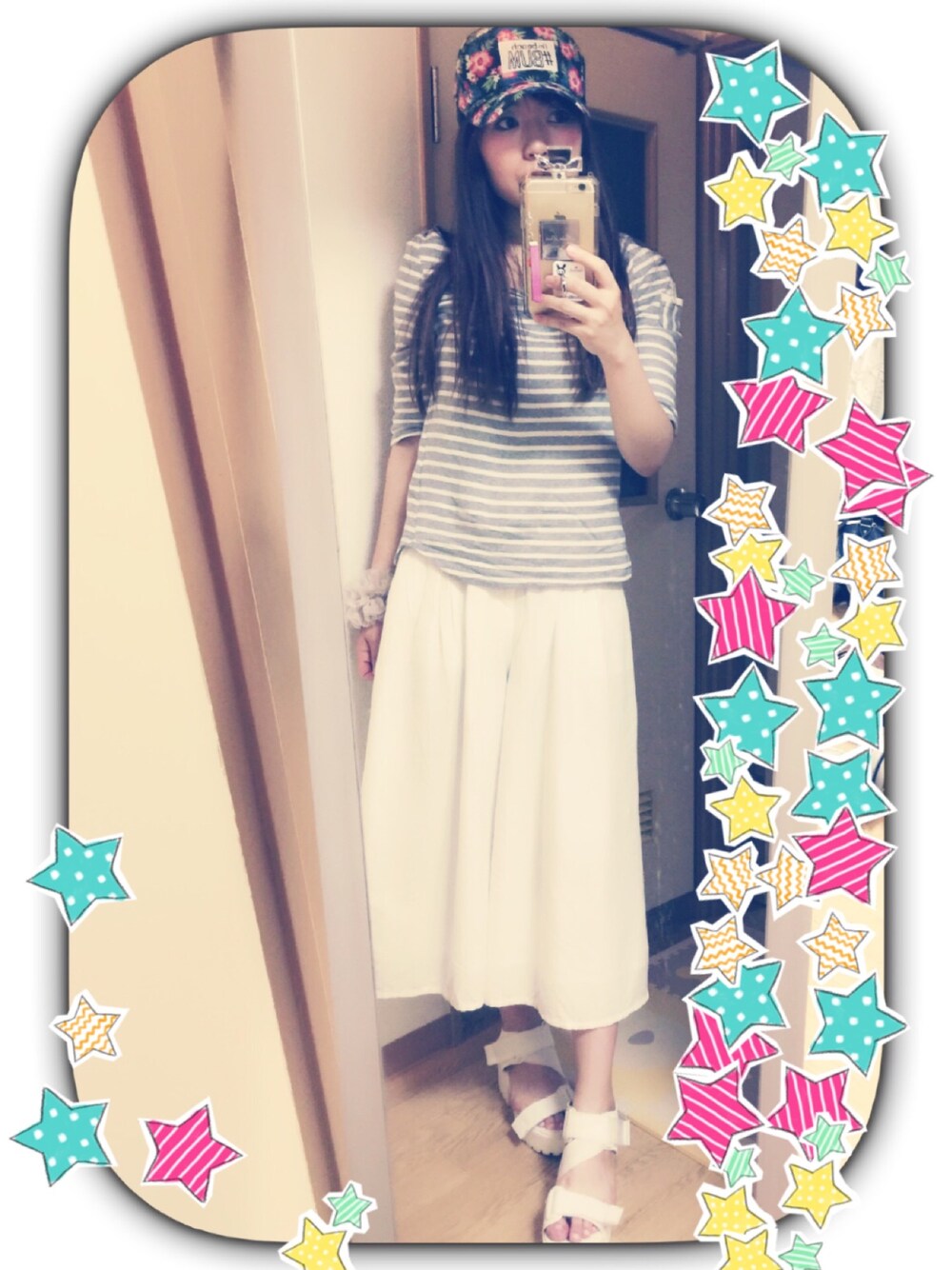 「ガウチョパンツ、ホワイトパンツ、こじはる、キャップ、ボーダー」｜「MERCURYDUOのアイテム（その他パンツ、ホワイト系）」を使った、Mihoさん（レディース・156cm）の夏コーディネートの1枚目の写真