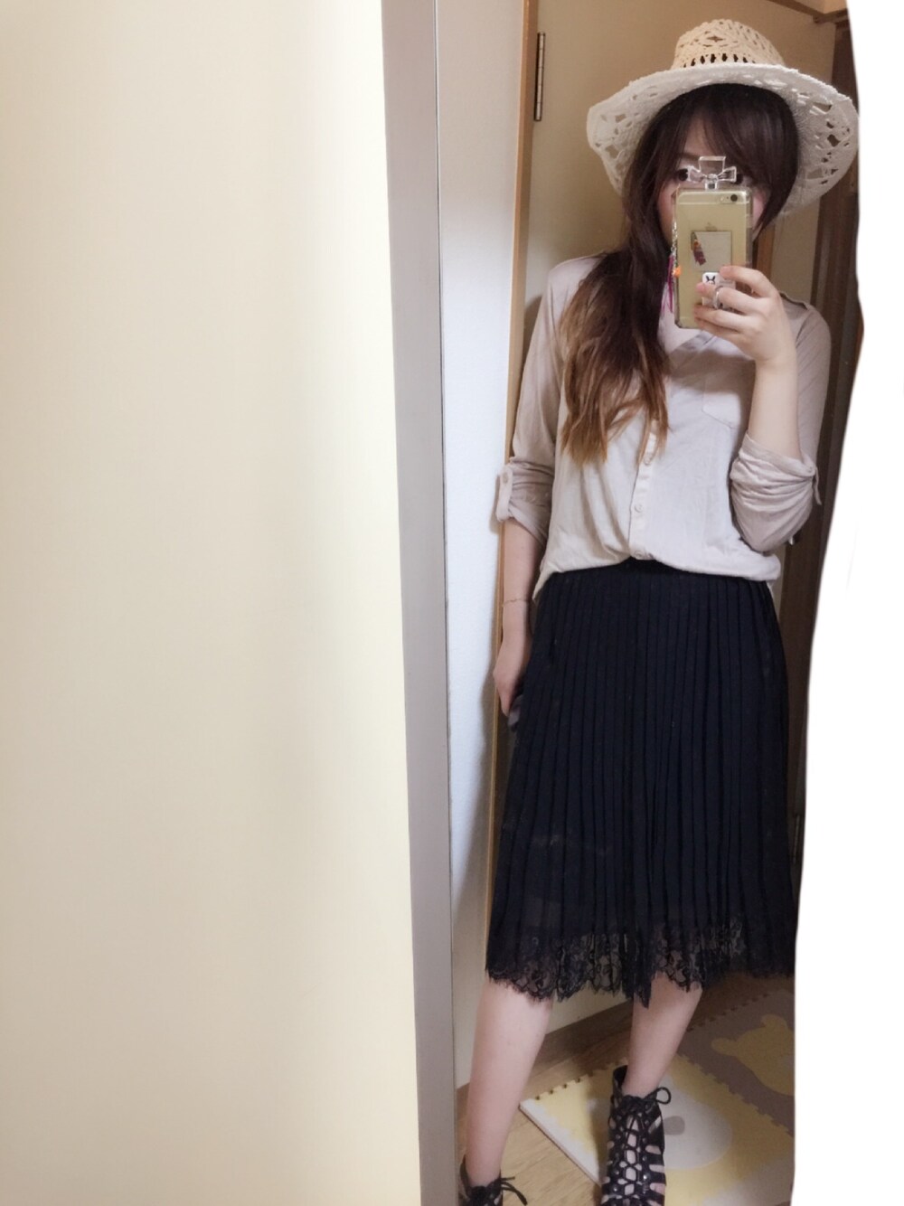 「レース、シャツスタイル」｜「FOREVER 21のアイテム（シャツ/ブラウス、ベージュ系）」を使った、Mihoさん（レディース・156cm）の夏コーディネートの1枚目の写真