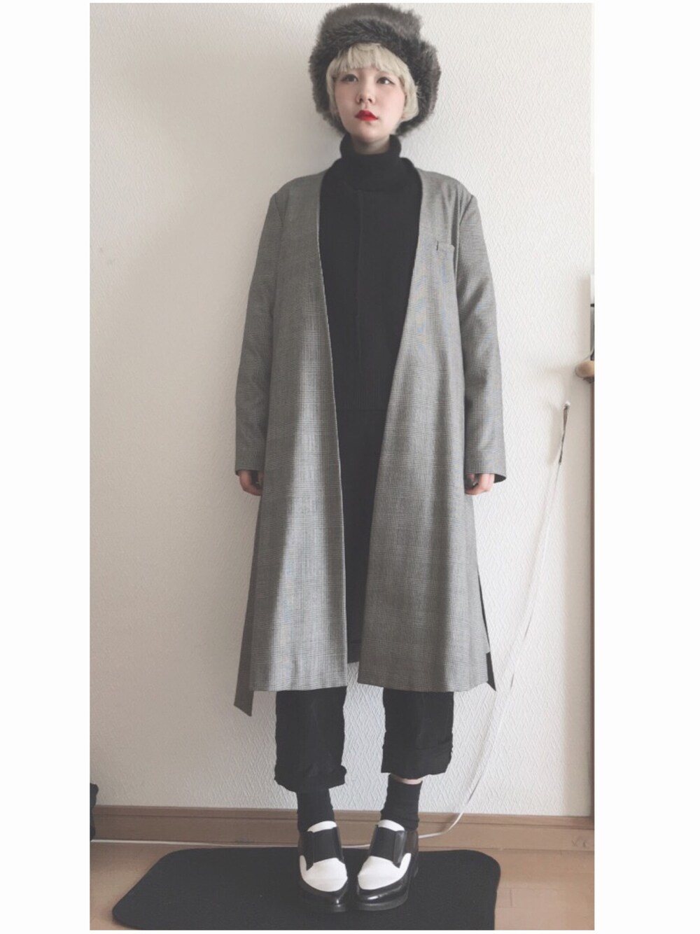 「オトナカジュアル、春コーデ、シンプルコーデ、ootd、グレー、ブラック、ガウン、コーデュロイパンツ、コート、タートルネックニット」｜「HAREのパイロットCAP(HARE)（キャップ、ブラック系）」を使った、林﨑咲良さん（レディース・153cm）の春コーディネートの1枚目の写真