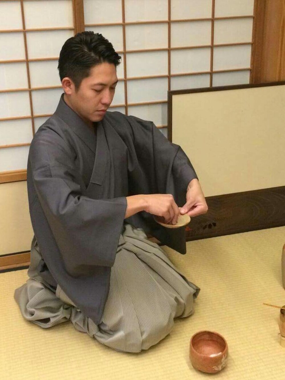 「御召しのアイテム（浴衣、ブラウン系）」を使った、Manabu Fukudaさん（メンズ・167cm）の冬コーディネートの1枚目の写真