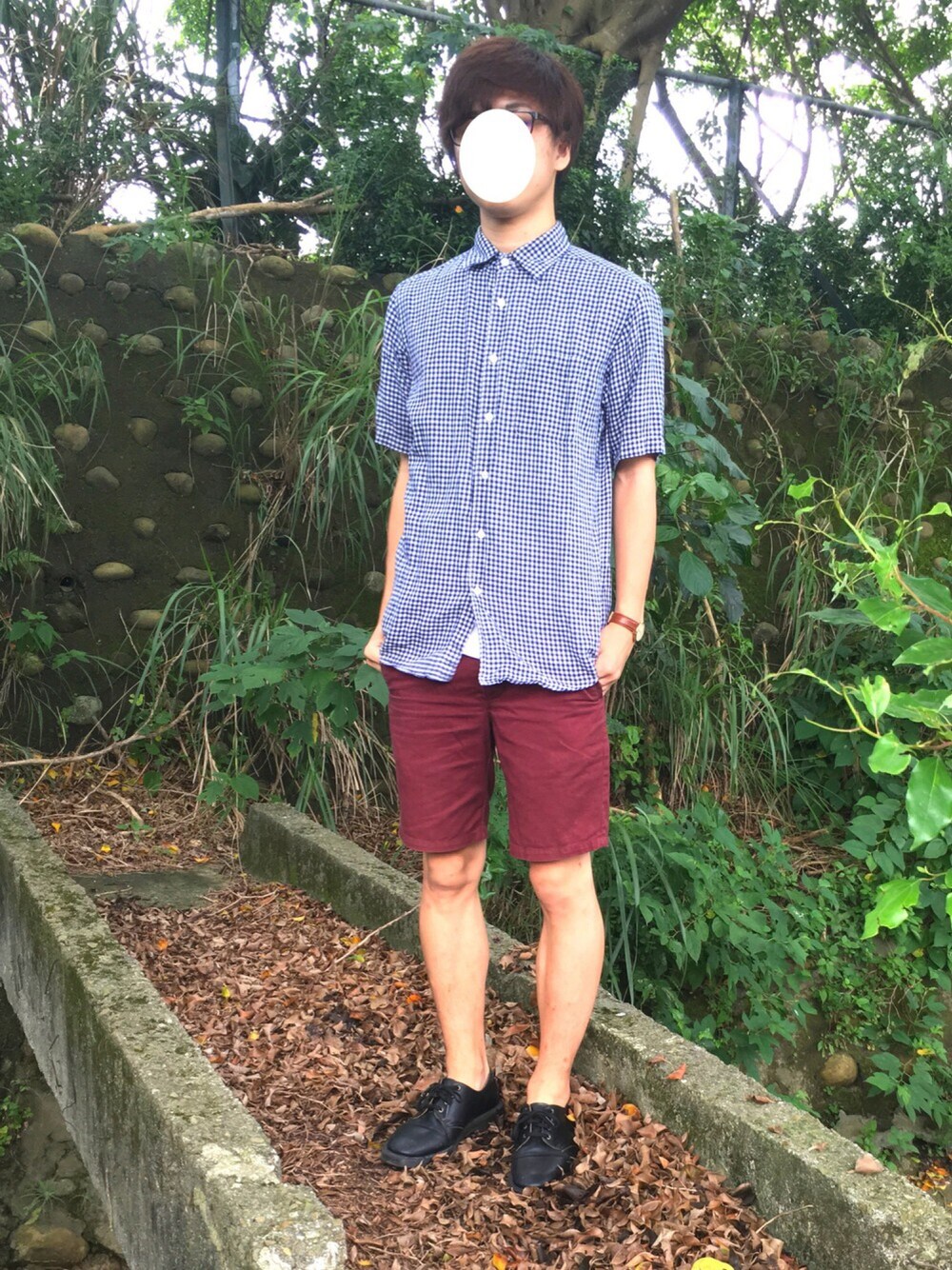 その他のシャツ/ブラウス、レッド系のその他パンツ、ブラック系のブーツを着用したメンズの春コーディネートの1枚目の写真