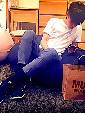 「MUJI」｜「アイテム（スラックス）」を使った、LORI54さん（メンズ・174cm）の冬コーディネート