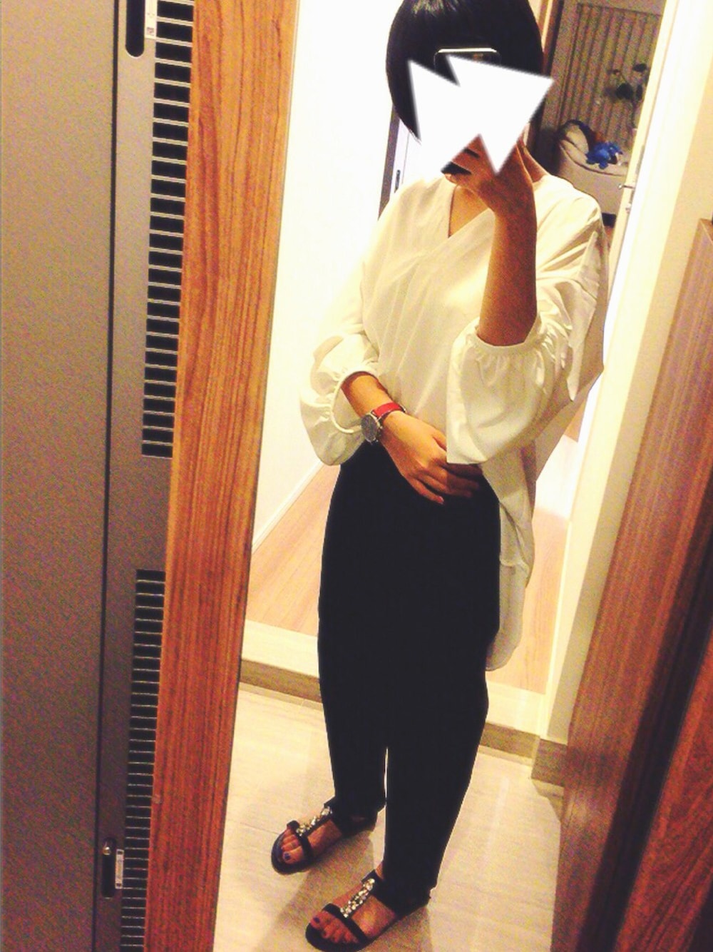 「モノトーン、ブラウス、白シャツ、黒、イージーパンツ、プチプラ、GU、w closet」｜「w closetのアイテム（シャツ/ブラウス、ホワイト系）」を使った、し ほさん（レディース・154cm）の秋コーディネートの1枚目の写真