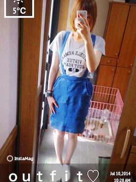 「earth music&ecology（アースミュージックアンドエコロジー）のスカート（デニムスカート、ブルー系）」を使った、まる○さん（レディース・168cm）の夏コーディネート