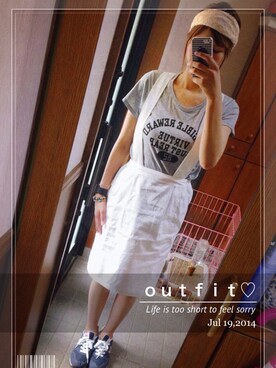 「earth music&ecology（アースミュージックアンドエコロジー）のアイテム（Tシャツ/カットソー、グレー系）」を使った、まる○さん（レディース・168cm）の夏コーディネート