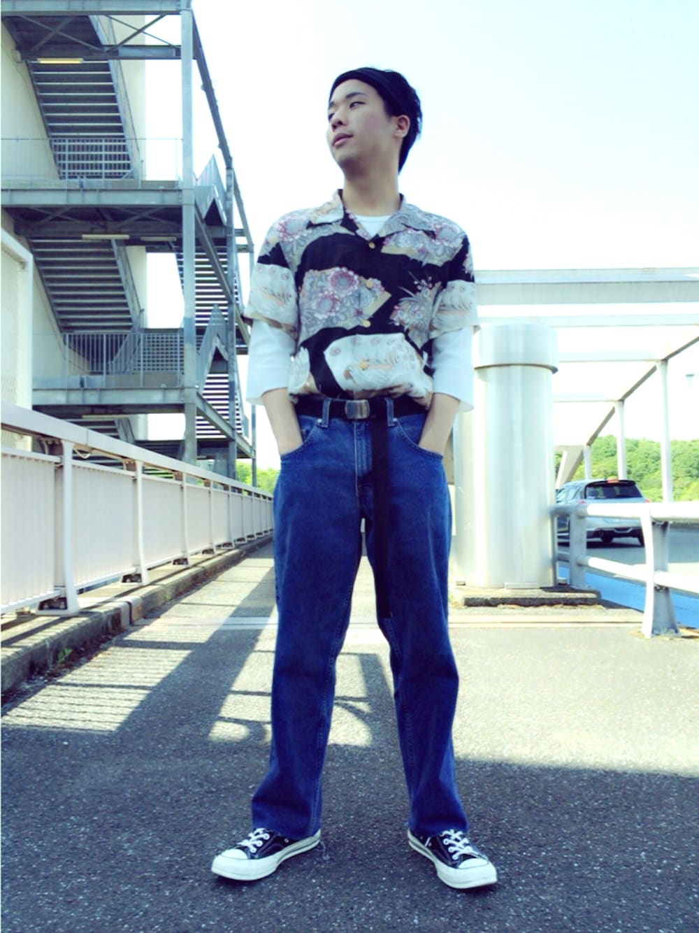 「カジュアルコーデ、ＧＷ、シンプル、オトナカジュアル、デニム、暑い、白Tシャツ、モード、古着、コンバース」｜「Levi'sのアイテム（デニムパンツ、ブルー系）」を使った、Keiさん（メンズ・165cm）の春コーディネートの1枚目の写真