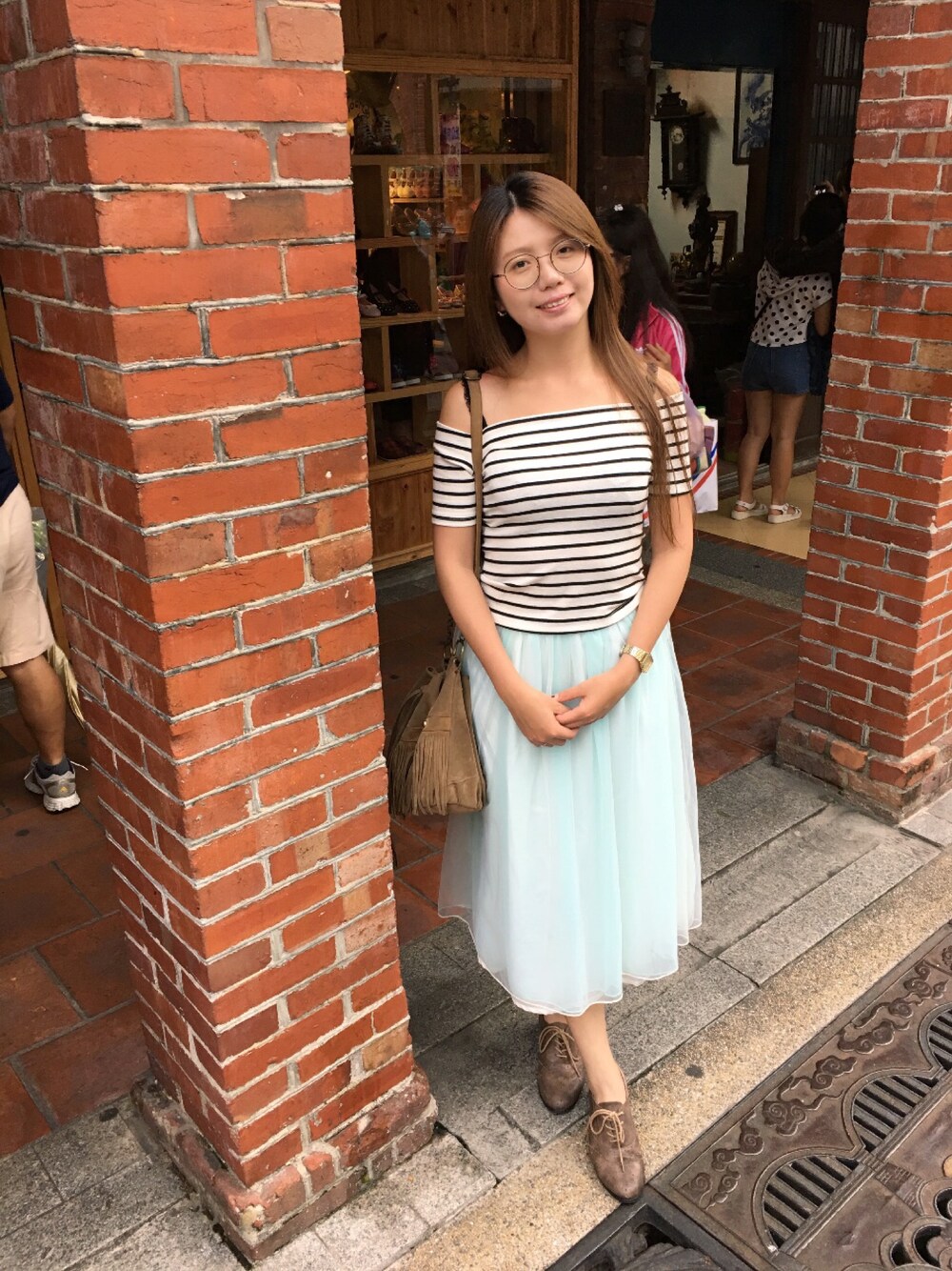 「TAIPEI、Taiwan、三峽老街、紗裙、條紋、牛津鞋、台北、夏」｜「QUEEN SHOPのアイテム（Tシャツ/カットソー、ホワイト系）」を使った、mirrorさん（レディース・165cm）の秋コーディネートの1枚目の写真