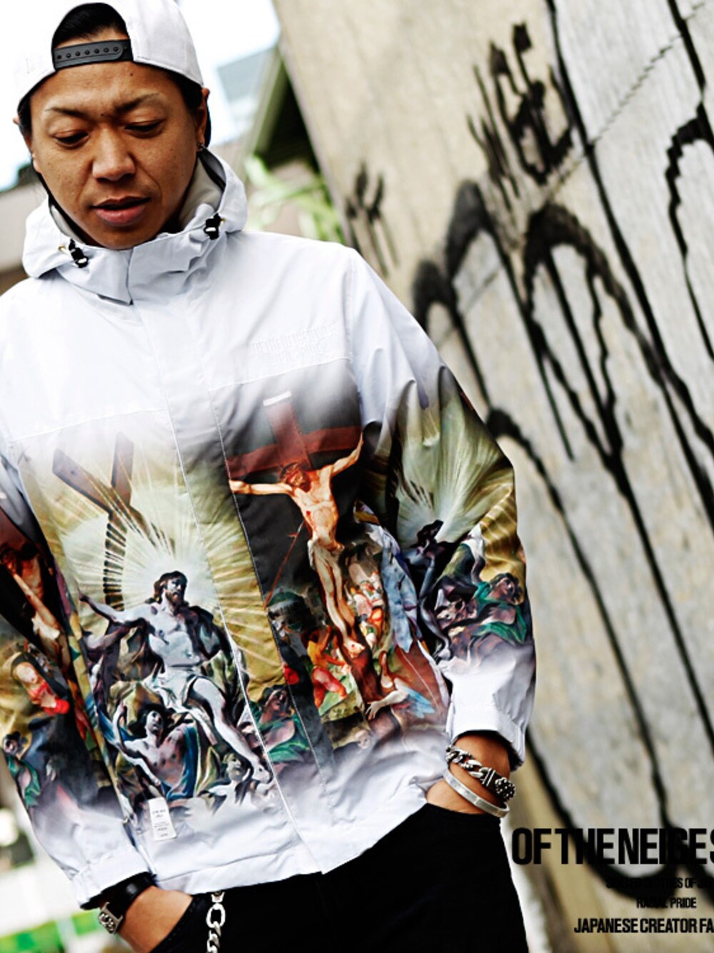 「NIKE、chromehearts、GIVENCHY、BIGBANG、Jordan、Timberland、gdragon、EXILE、OFTHENEIGESTYLE、OTNS」｜「OF THE NEIGE STYLEのGRADATION HISTORYマウンテンJKT（マウンテンパーカー、ホワイト系）」を使った、ともじさん（メンズ・177cm）の秋コーディネートの1枚目の写真