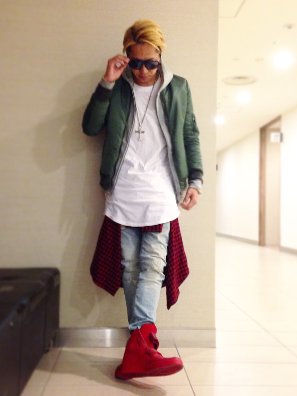 「ジャケット、アウター、NIKE、MA-1、street、BIGBANG、Jordan、ootd、Timberland、G-DRAGON」｜「DOWBLのナイロンヘビーツいるMA-1（ミリタリージャケット、グリーン系）」を使った、ともじさん（メンズ・177cm）の冬コーディネートの1枚目の写真