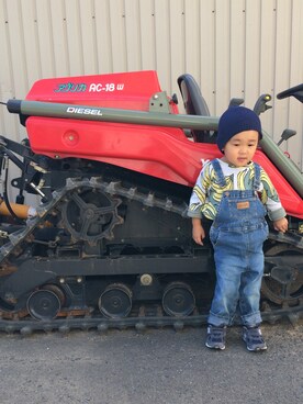 「Wrangler」｜「アイテム（サロペット/オーバーオール）」を使った、littleさん（キッズ・90cm）の秋コーディネート
