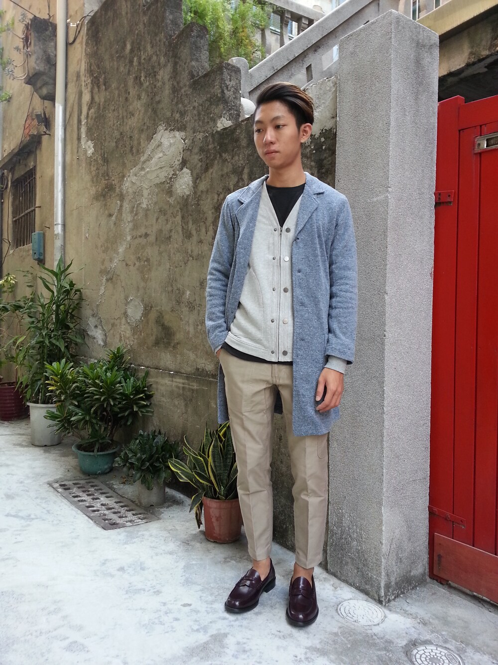 「Taiwan、plain-me、audience」｜「Audienceの日本製霜降針織Shop Coat（ピーコート、ブルー系）」を使った、plain-me_tnさん（メンズ・174cm）の秋コーディネートの1枚目の写真