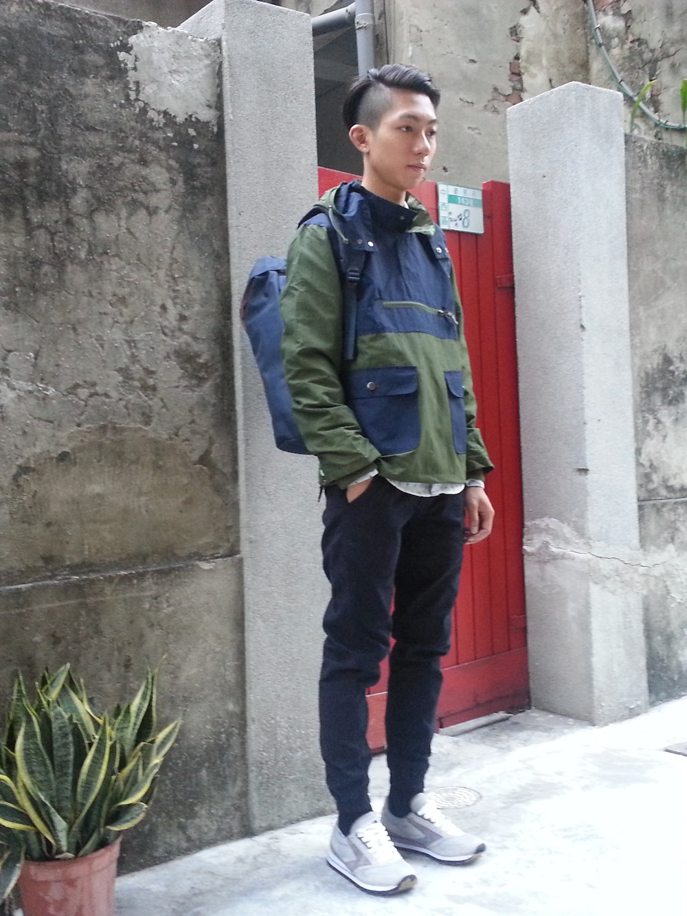 「outdoor、Herschel、plain-me」｜「Radiantの可拆式連帽PARKA（マウンテンパーカー、グリーン系）」を使った、plain-me_tnさん（メンズ・175cm）の秋コーディネートの1枚目の写真