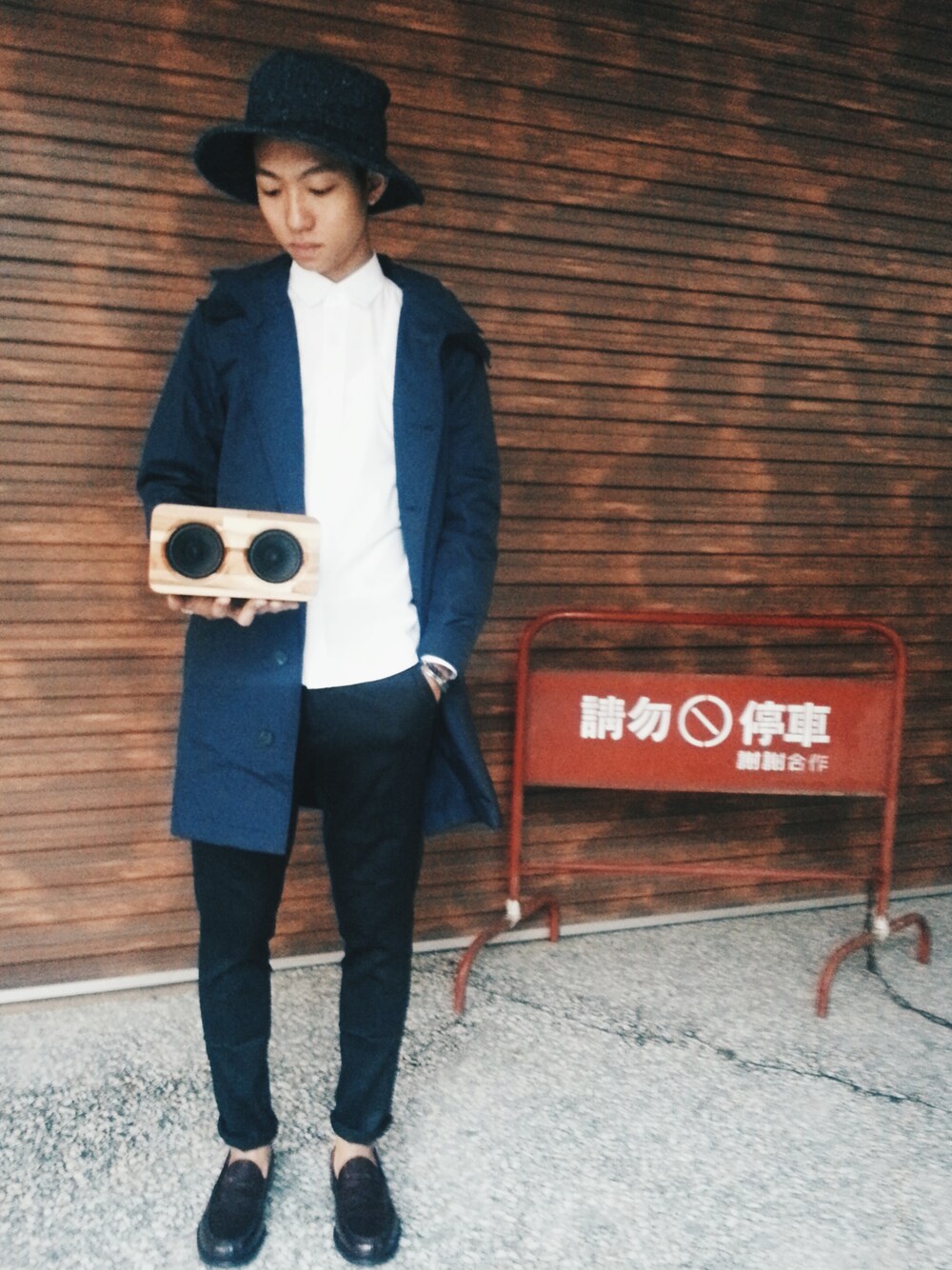 「Taiwan、Suit、plain-me、audience」｜「plain meの日本製純棉織紋ShopCoat（ピーコート、ブルー系）」を使った、plain-me_tnさん（メンズ・175cm）の秋コーディネートの1枚目の写真