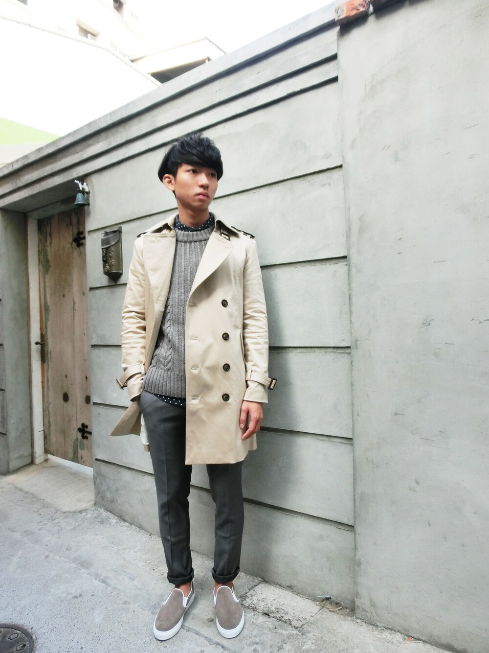 「trench coat、plain-me、Tainan」｜「MachismoのTrench Coat防風大衣（トレンチコート、ベージュ系）」を使った、plain-me_tnさん（メンズ・175cm）の冬コーディネートの1枚目の写真