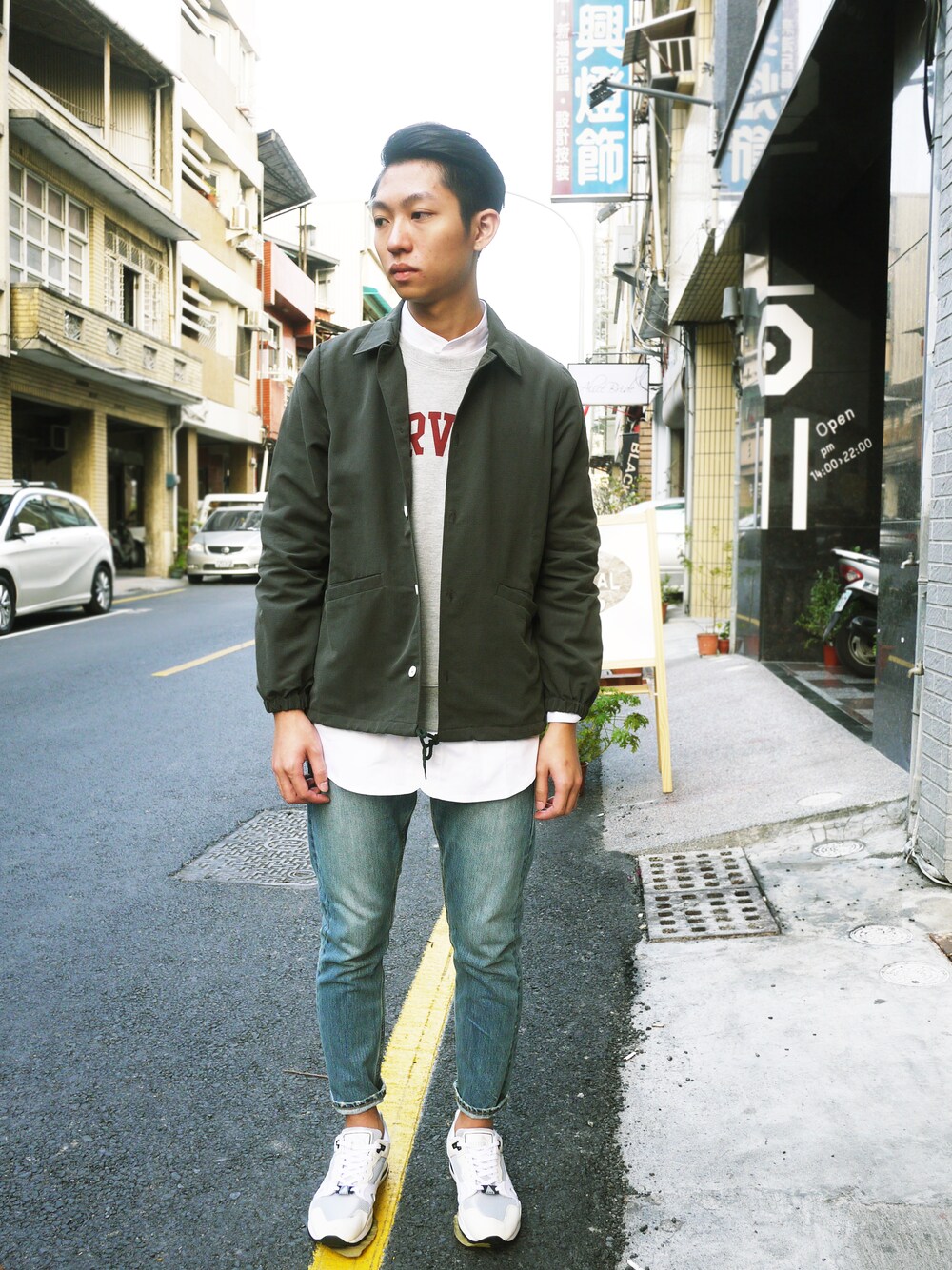 「PUMA、plain-me、Tainan」｜「plain-meの防潑水經典coach jacket（ナイロンジャケット、ブルー系）」を使った、plain-me_tnさん（メンズ・174cm）の冬コーディネートの1枚目の写真